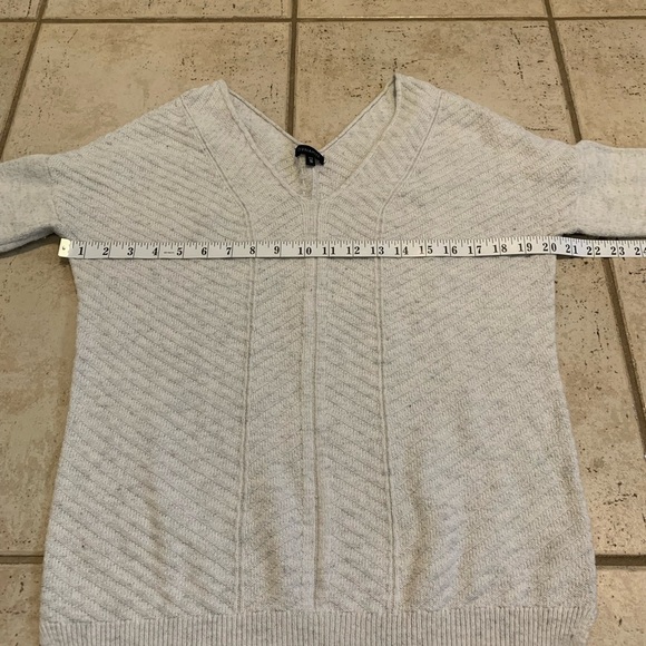DYNAMITE Gray Ribbed V-Neck Sweater, Size P/S - Picture 3 of 5